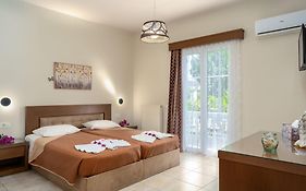 Stathis Beachfront Luxury Rooms