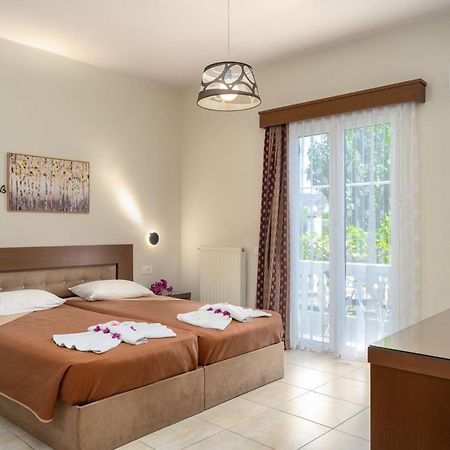 Stathis Beachfront Luxury Rooms Kalamákion Esterno foto