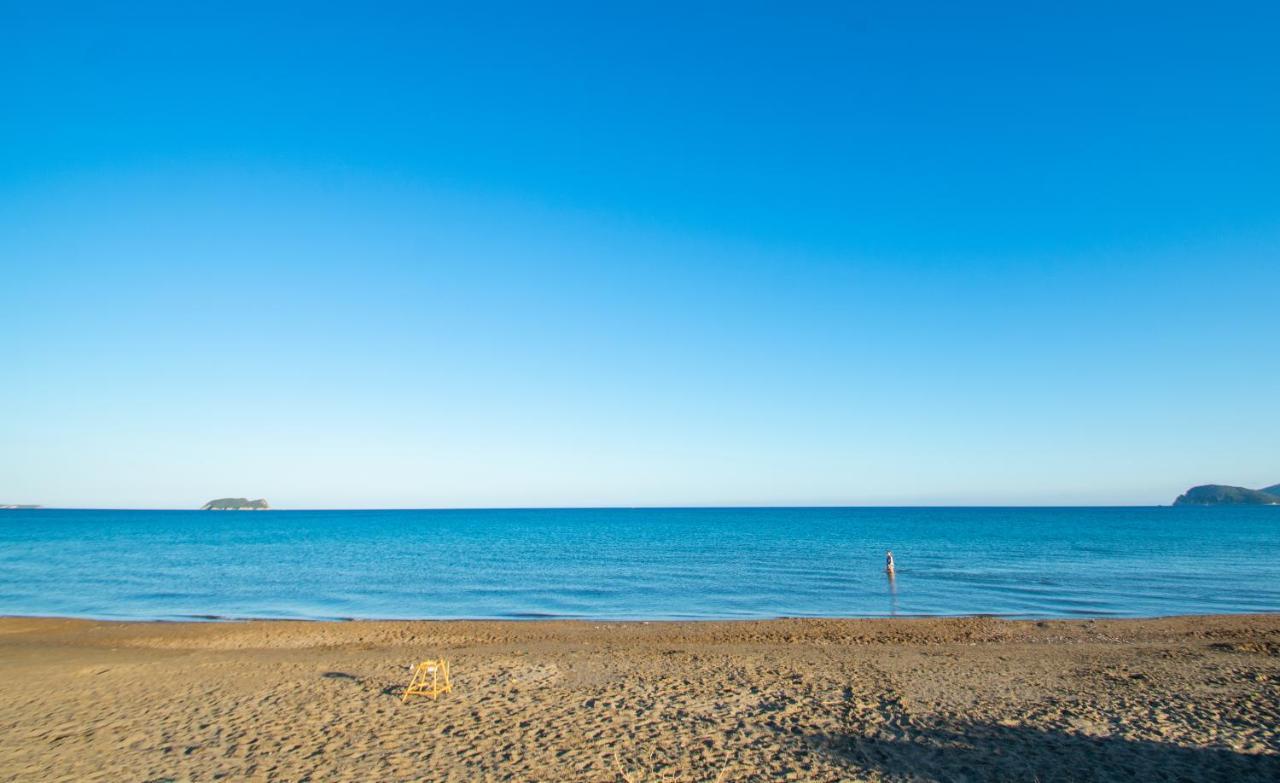 Stathis Beachfront Luxury Rooms Kalamákion Esterno foto