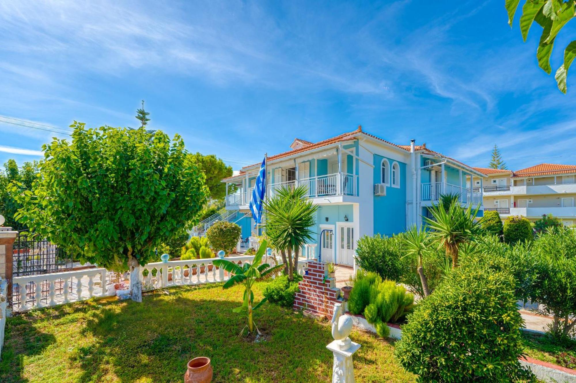 Stathis Beachfront Luxury Rooms Kalamákion Esterno foto