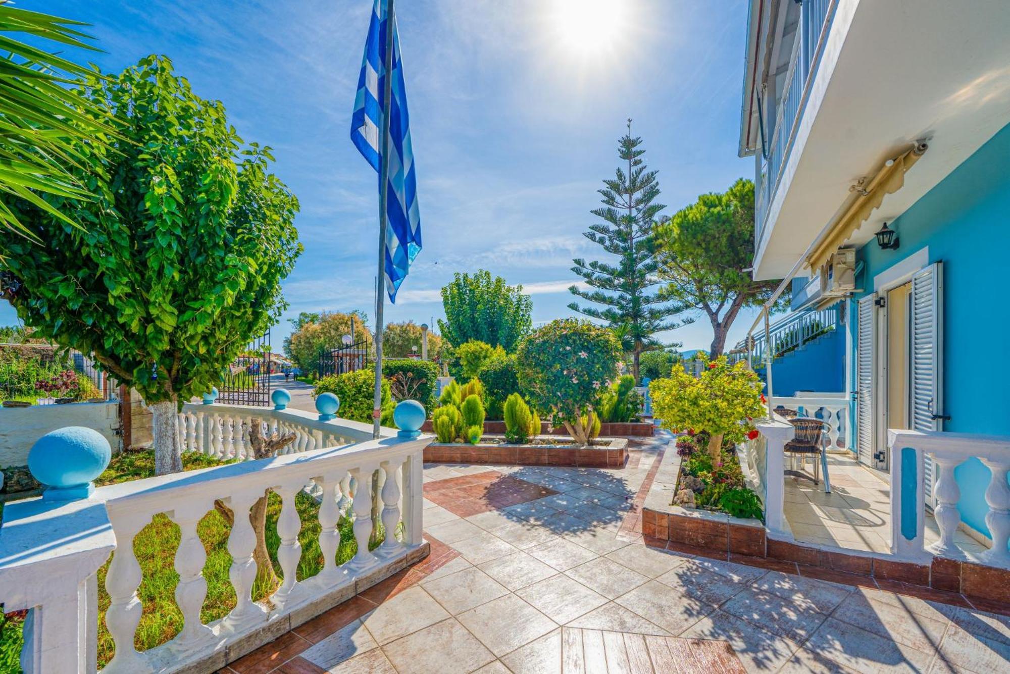 Stathis Beachfront Luxury Rooms Kalamákion Esterno foto