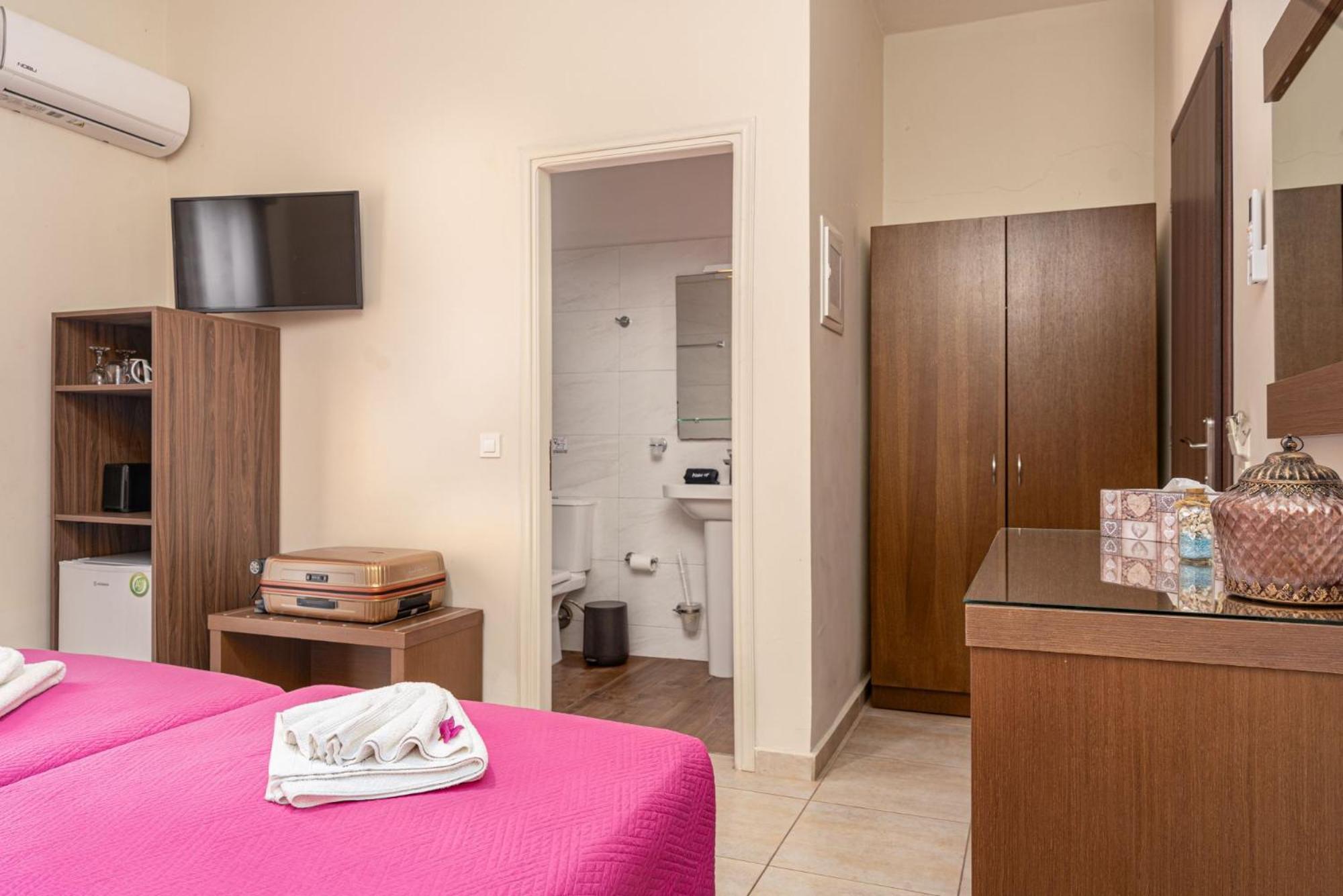 Stathis Beachfront Luxury Rooms Kalamákion Esterno foto
