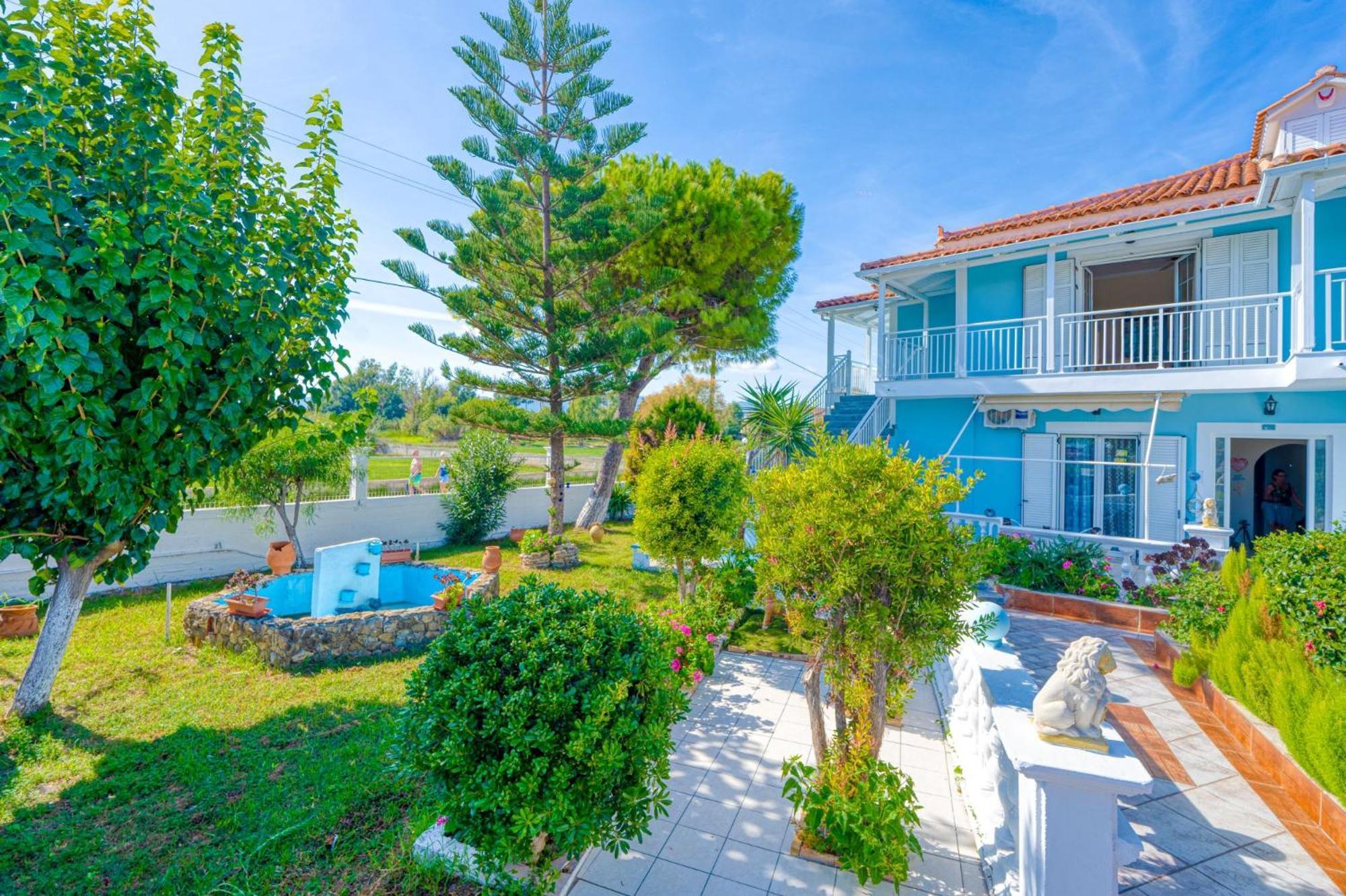 Stathis Beachfront Luxury Rooms Kalamákion Esterno foto